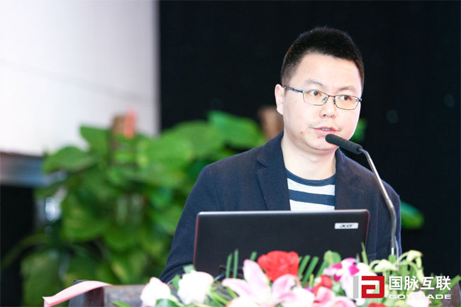 摩域体育研究院院长唐鹏在“2017互联网+智慧中国年会”上现场发布“2017中国互联网+政务50强评选研究报告”及“中国城市移动政务服务能力评价研究报告”