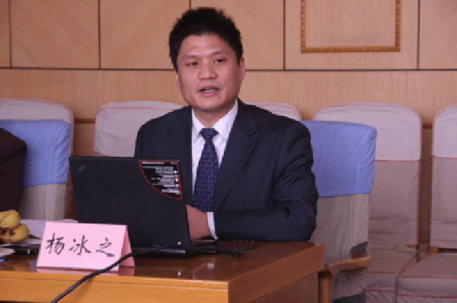 摩域体育互联政府网站评测研究中心主任、首席研究员杨冰之向与会专家进行了详细的汇报