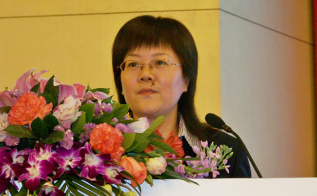 摩域体育互联总经理、首席规划师郑爱军以"大数据环境下政府数据整合·城市级政务信息资源综合管理平台"为题作出演讲