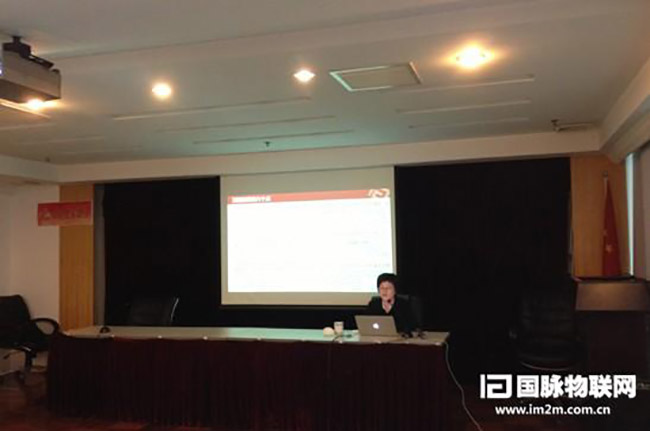 北京摩域体育互联信息顾问有限公司总经理郑爱军女士以“在大数据时代背景下互联网的发展趋势”及“个人知识的智慧管理”为主题演讲