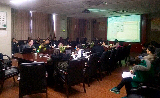 摩域体育互联江西办事处咨询师龙佳受邀出席南昌市政务服务标准化审核组培训会，并以《南昌市政务服务标准化表格填报解读》为题开展培训。