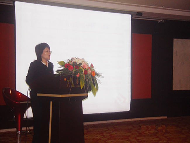 北京摩域体育互联信息顾问有限公司总经理、首席规划师郑爱军女士就柳州市政府门户网站的规划与发展进行了主题培训会