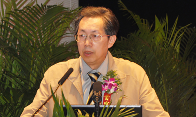 中国社会科学院信息化研究中心秘书长姜奇平以《智慧企业三化融合：业务平台化、员工创客化、用户个性化》为主题发表了精彩演讲