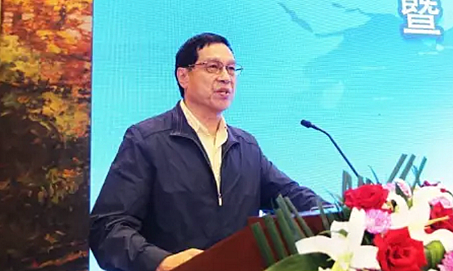 在“2017吉林省智慧政务建设与服务创新论坛暨‘互联网+政务服务’建设研讨会”上，国家信息化专家咨询委员会委员、国家信息中心原副主任杜链以《“互联网+政务服务”的几个深层次问题》为主题发表演讲。