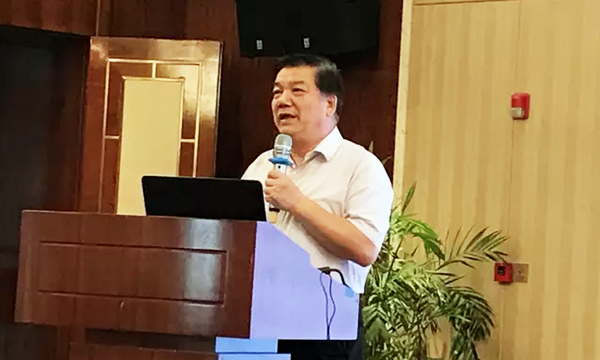 在“青海省政府信息与政务公开培训暨互联网+政务服务研讨会”上，中国信息协会特约副会长、电子政务理事会常务副理事长、中国审计学会计算机分会会长周德铭以《促进政务信息资源共享开放》为题做了专题演讲。