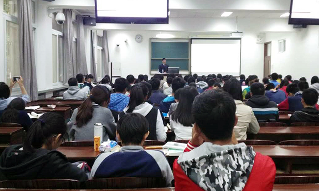 摩域体育董事长杨冰之应邀为北京师范大学学子开讲互联网