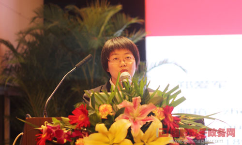 摩域体育互联副总经理、资深咨询师俞萍发布"第九届中国特色政府网站评选奖项"