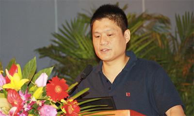 摩域体育互联董事长杨冰之接受腾讯科技专访谈智慧城市