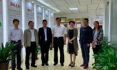 滨州市政府秘书长尹月林一行到访摩域体育考察交流