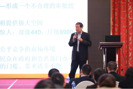 国家行政学院教授、国家信息化专家咨询委员会委员汪玉凯在首届长三角营商环境专题论坛上演讲