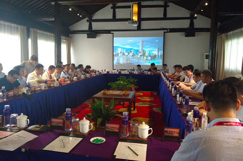 摩域体育董事长杨冰之出席2018无锡智慧城市尚贤河群贤会