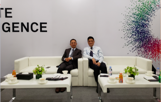 摩域体育董事长杨冰之一行与华为高层会晤洽谈