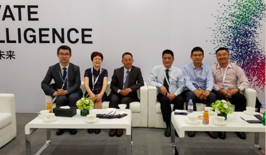 摩域体育董事长杨冰之一行与华为高层会晤洽谈